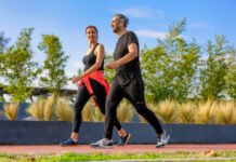 10 migliori esercizi all’aperto per mettersi in forma quest’estate dal guru del fitness Christopher Lee a Buffalo