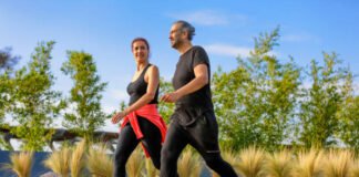 10 migliori esercizi all’aperto per mettersi in forma quest’estate dal guru del fitness Christopher Lee a Buffalo