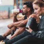 Andrew Demeter, un allenatore di fitness con sede a Charleston, fa una semplice domanda: qual è il miglior tipo di polvere proteica?